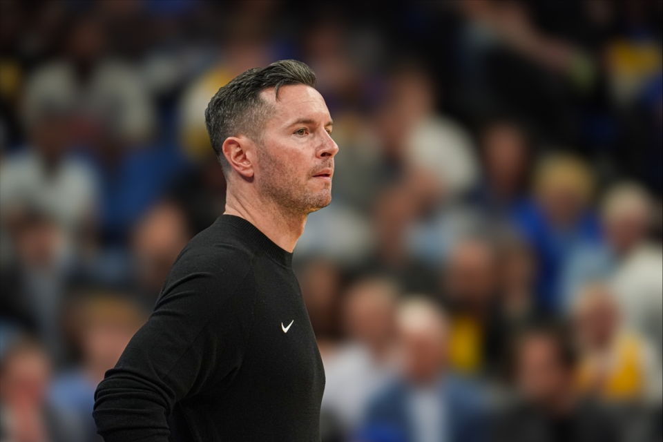 开云体育-26分钟轰11+3+2！湖人放弃低配版约基奇太愚蠢，他比艾顿强太多了